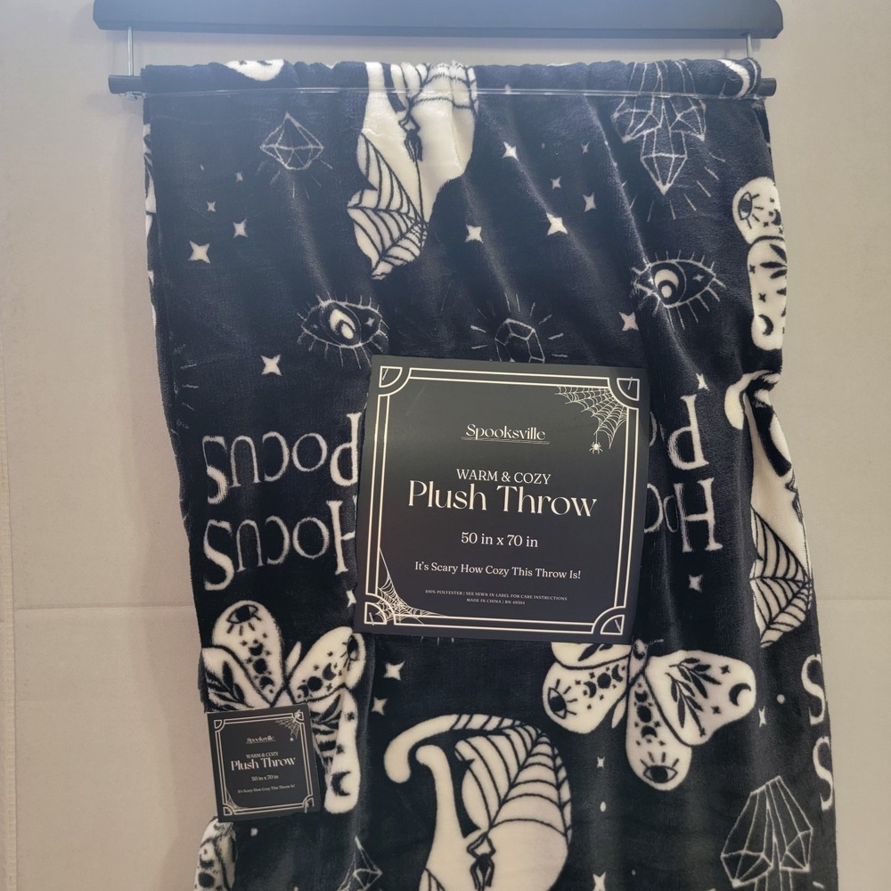 NEW!‎ Spooksville Halloween "Hocus Pocus" Icons Black Plush Throw Blanket 50x60